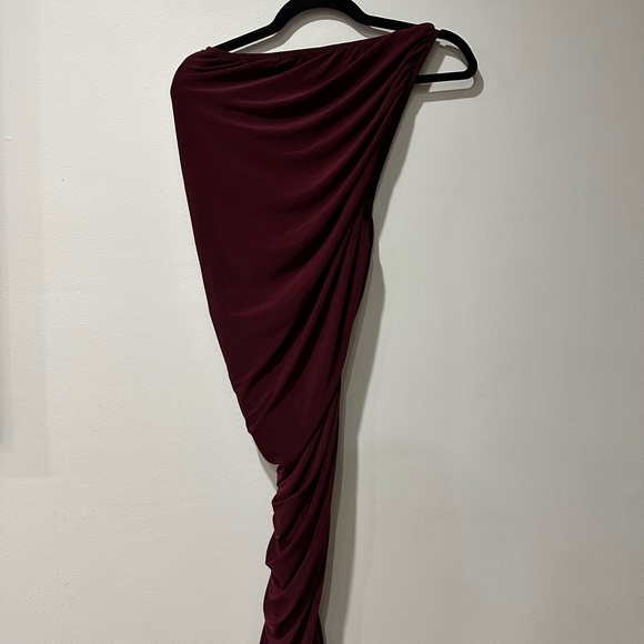 Norma Kamali Diana Gown in Plum - Picture 5 of 6